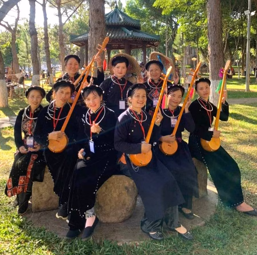 Đội then làng Pơ Nang biểu diễn tại Ngày hội văn hóa các dân tộc toàn tỉnh lần thứ 2-2023. Ảnh: L.Đ