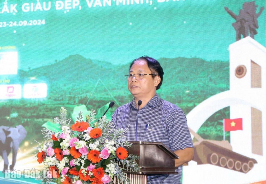 Phó Giám đốc Sở Kế hoạch và Đầu tư Nguyễn Hữu Phúc phát biểu tại Lễ bế mạc. Phó Giám đốc Sở Kế hoạch và Đầu tư Nguyễn Hữu Phúc phát biểu tại Lễ bế mạc.