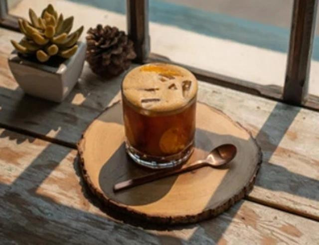 Mặc dù tách cà phê xế sẽ giúp bạn tỉnh táo ngay lúc đó, nhưng có thể bạn phải trả giá sau đó. Ảnh: Shutterstock