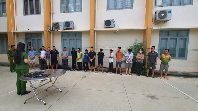 Đường dây cá độ bóng đá liên tỉnh, quy mô cực lớn. Đường dây cá độ bóng đá liên tỉnh, quy mô cực lớn.