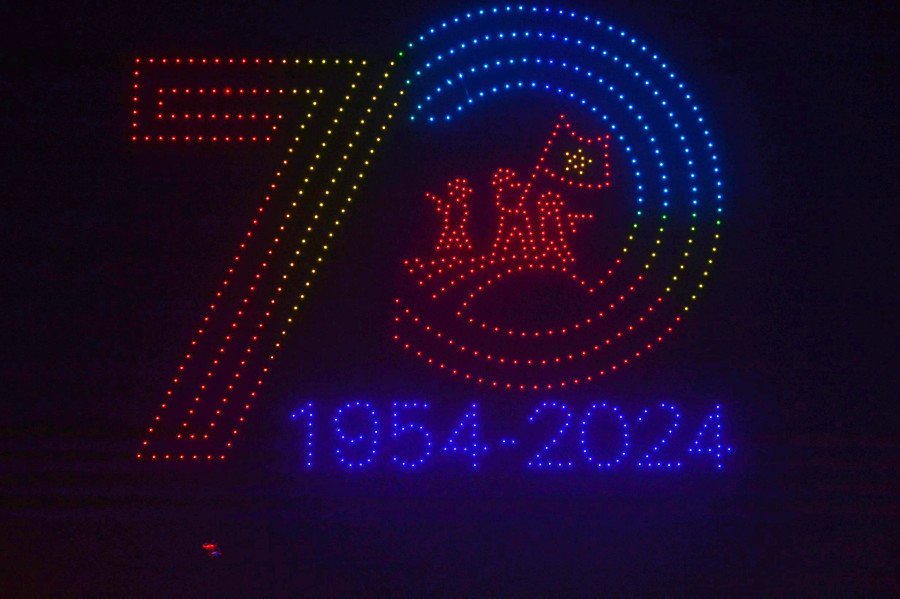 700 máy bay không người lái tạo hình nhiều biểu tượng, hình ảnh về tỉnh Điện Biên và chiến dịch Điện Biên Phủ.