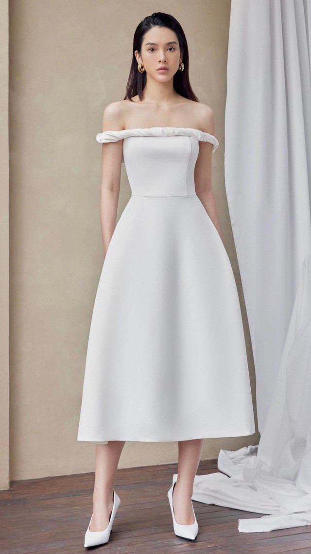Với những buổi tiệc cuối tuần, các sự kiện ban ngày thì váy dài màu trắng đứng phom sẽ là những lựa chọn thông minh. Trang phục có phom dáng tối giản, được nhấn nhá thêm bằng các chi tiết vặn xoắn, thắt nơ hay cổ bắt chéo... giúp nàng khoe khéo những đường nét đẹp nhất trên cơ thể mà vẫn đảm bảo hình ảnh lịch thiệp, hiện đại.