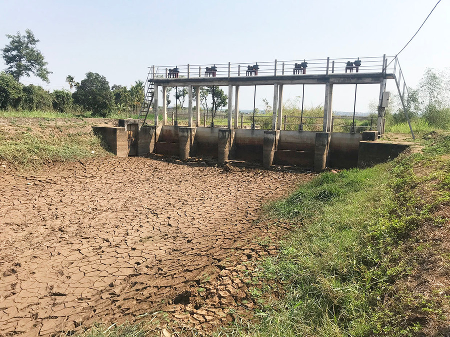 Một đập dâng tại xã An Phú (TP. Pleiku) đã khô cạn. Ảnh: Nguyễn Diệp