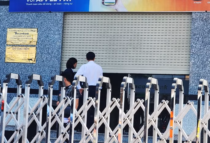 Ngân hàng đóng cửa sau vụ việc.