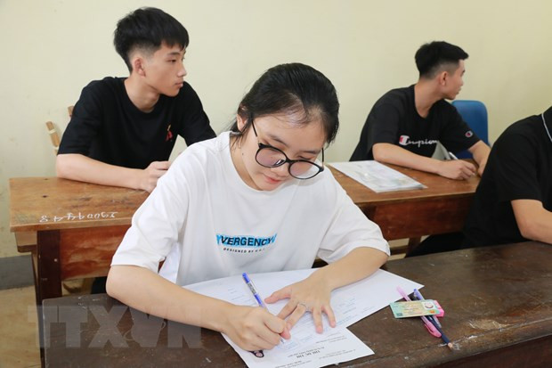 Thí sinh dự thi tốt nghiệp trung học phổ thông. (Ảnh: Bích Huệ/TTXVN) Thí sinh dự thi tốt nghiệp trung học phổ thông. (Ảnh: Bích Huệ/TTXVN)