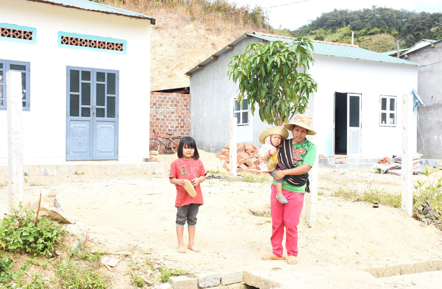 Người dân ổn định ở khu tái định cư Long Nang, huyện Đăk Glei. Ảnh: VP