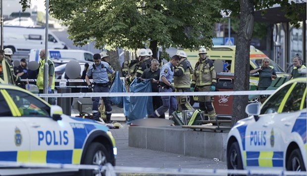 Cảnh sát Stockholm điều tra hiện trường vụ nổ súng. (Nguồn: Visegrad24)