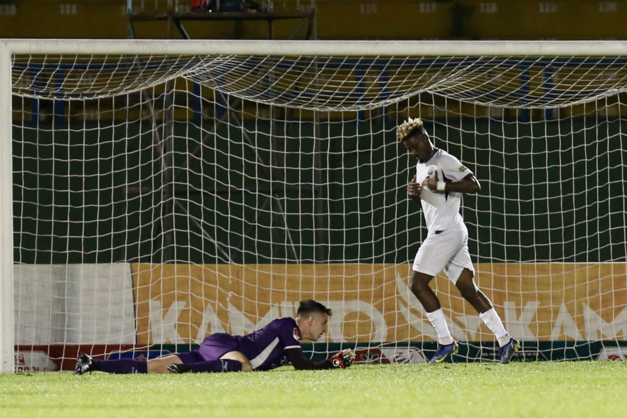 Nguyễn Filip mắc sai lầm giúp CLB Bình Dương mở tỷ số ở vòng 19. Nguyễn Filip mắc sai lầm giúp CLB Bình Dương mở tỷ số ở vòng 19.