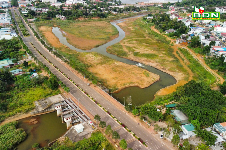 Hồ hạ Gia Nghĩa trơ đáy, um tùm cỏ dại và chưa thể hiện được các chức năng mong muốn Hồ hạ Gia Nghĩa trơ đáy, um tùm cỏ dại và chưa thể hiện được các chức năng mong muốn