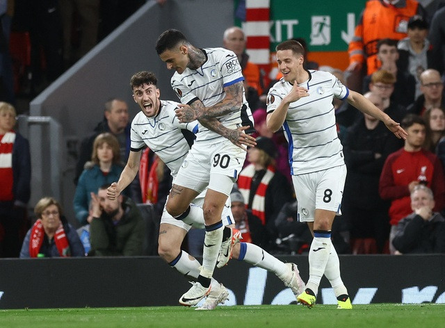 Gianluca Scamacca hoàn tất cú đúp tại Anfield. Gianluca Scamacca hoàn tất cú đúp tại Anfield.