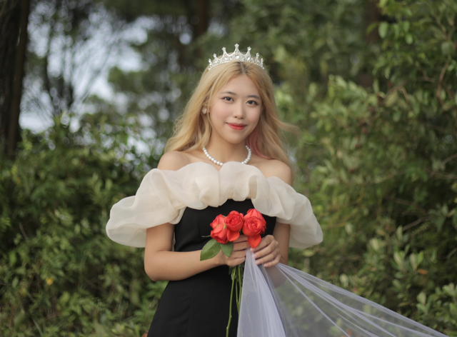 Nguyễn Hoàng Hương Linh, cô gái hát cùng Đen Vâu trong MV Nấu ăn cho em. Ảnh: NVCC Nguyễn Hoàng Hương Linh, cô gái hát cùng Đen Vâu trong MV Nấu ăn cho em. Ảnh: NVCC