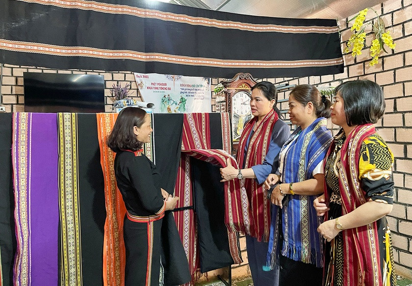 Phụ nữ ngày càng khẳng định vị thế của mình ở tất cả các lĩnh vực. Ảnh: Minh Châu Phụ nữ ngày càng khẳng định vị thế của mình ở tất cả các lĩnh vực. Ảnh: Minh Châu