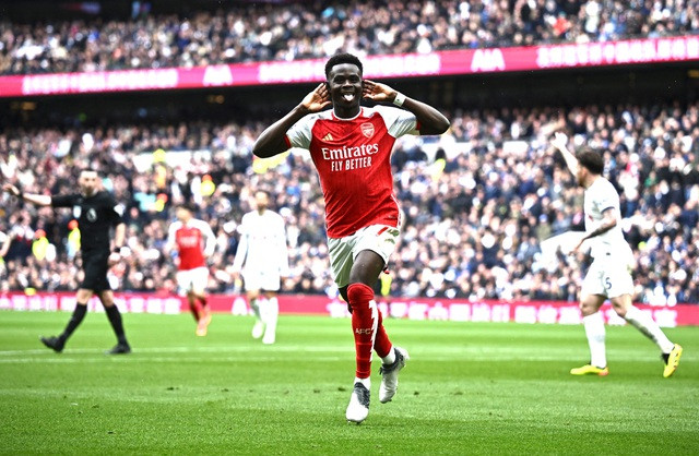 Bukayo Saka ghi bàn vào lưới Tottenham cả hai lượt trận Bukayo Saka ghi bàn vào lưới Tottenham cả hai lượt trận