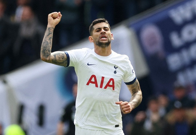 Cristian Romero trừng phạt hàng thủ Arsenal Cristian Romero trừng phạt hàng thủ Arsenal