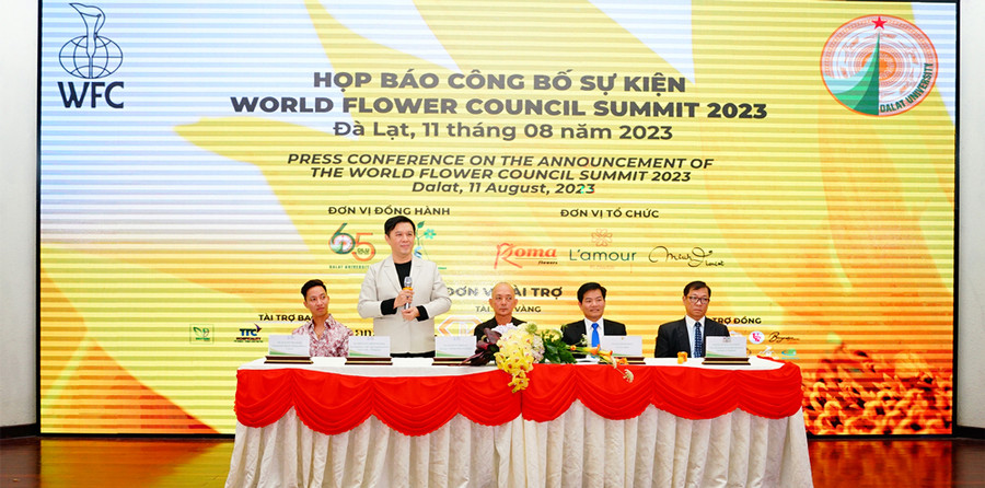 Ban tổ chức sự kiện họp báo