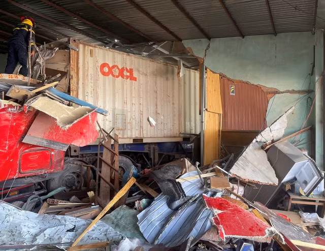 Hiện trường vụ tai nạn thảm khốc