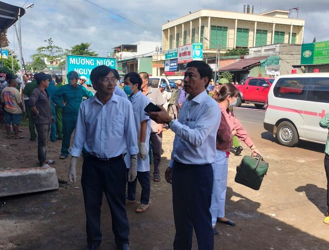 Ông Lê Văn Hoàng, Chủ tịch UBND huyện Đắk Mil, chỉ đạo khắc phục hậu quả vụ tai nạn Ông Lê Văn Hoàng, Chủ tịch UBND huyện Đắk Mil, chỉ đạo khắc phục hậu quả vụ tai nạn