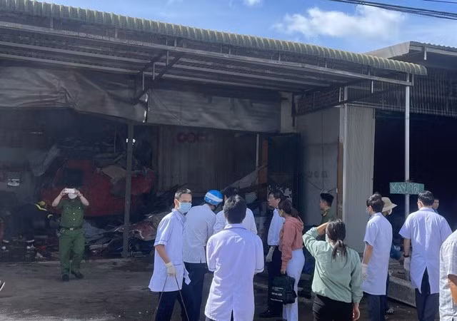 Nhân viên ý tế có mặt tại hiện trường