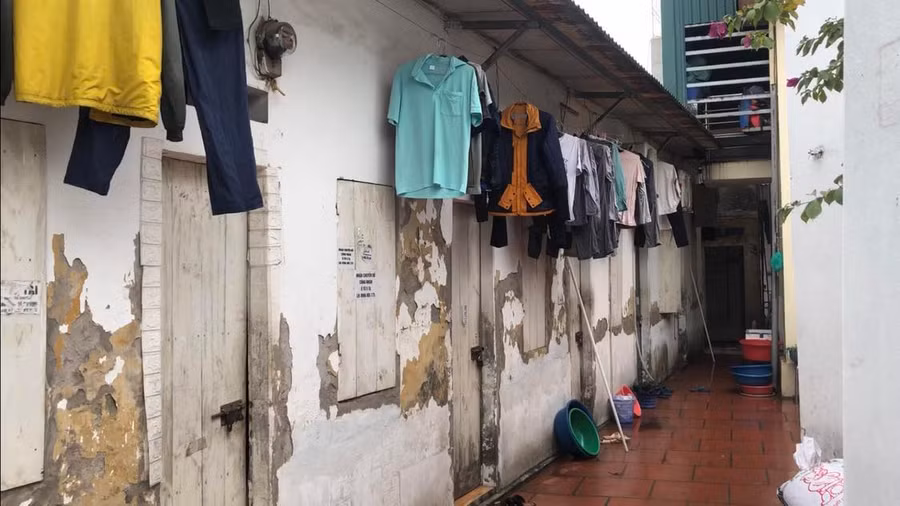 Quy định thuê nhà tối thiểu từ 8-15 m2 sàn/người mới được đăng kí thường trú - không phù hợp với điều kiện của công nhân nhập cư. Ảnh: Bảo Hân