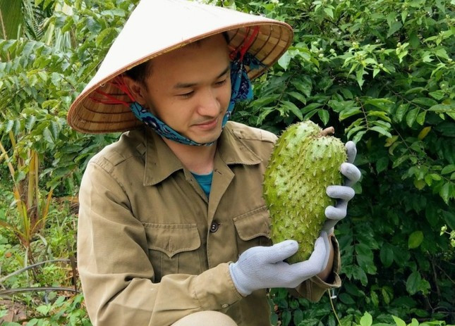 Anh Nguyễn Văn Sơn là thanh niên của tỉnh Đắk Lắk được nhận giải thưởng Lương Định Của năm 2023. Anh Nguyễn Văn Sơn là thanh niên của tỉnh Đắk Lắk được nhận giải thưởng Lương Định Của năm 2023.