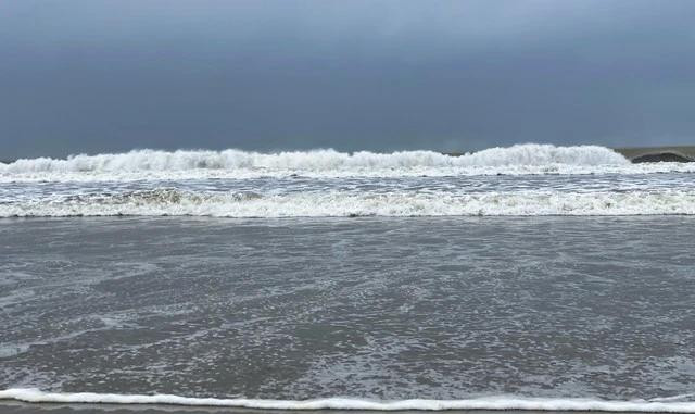 Biển Đông gió giật cấp 9, có thể hình thành bão cuối tuần này. Ảnh: Hải Phong Biển Đông gió giật cấp 9, có thể hình thành bão cuối tuần này. Ảnh: Hải Phong