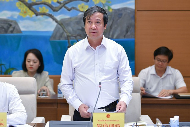 Bộ trưởng Bộ GD-ĐT Nguyễn Kim Sơn tại buổi làm việc của đoàn giám sát của Quốc hội về việc thực hiện Nghị quyết của Quốc hội về đổi mới chương trình, sách giáo khoa giáo dục phổ thông. Ảnh: Thế Đại