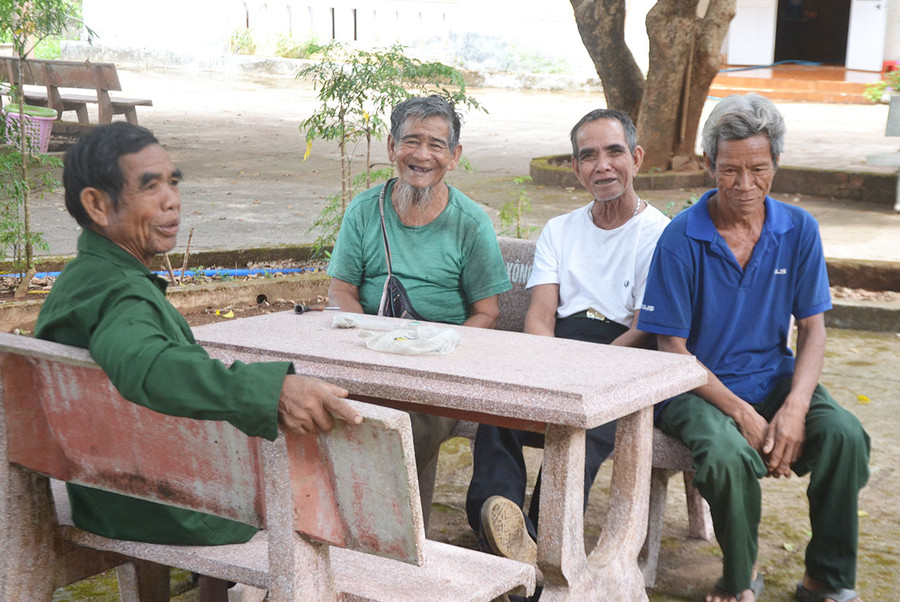 Các nạn nhân chất độc da cam/dioxin nghỉ ngơi ngay sau khi xông hơi giải độc. Ảnh: H.C Các nạn nhân chất độc da cam/dioxin nghỉ ngơi ngay sau khi xông hơi giải độc. Ảnh: H.C