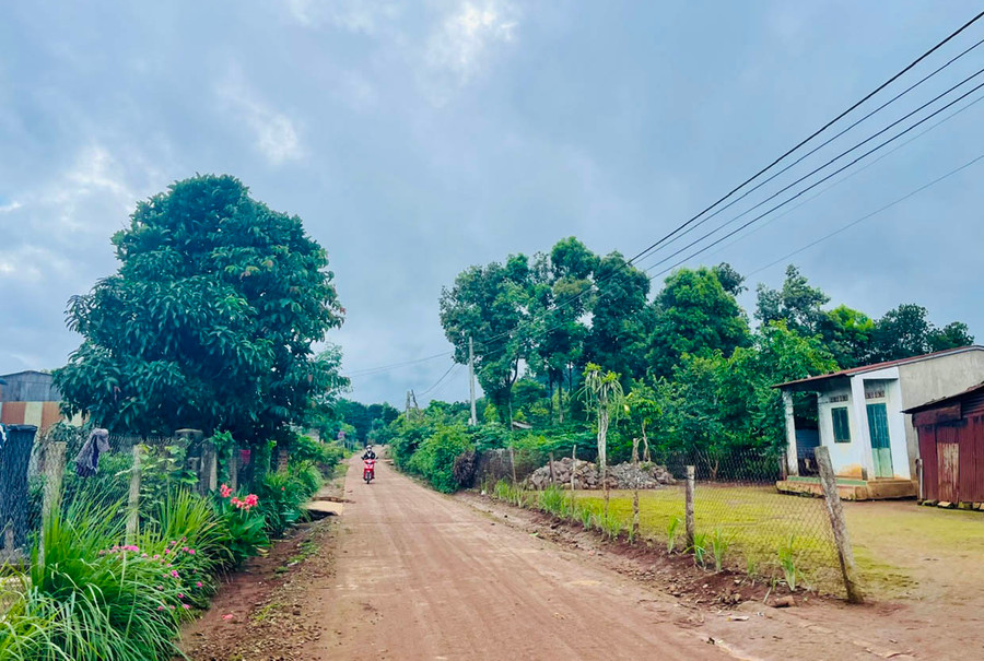 Đến nay, tỷ lệ đường trục thôn của thôn O Yố được bê tông, nhựa hóa đạt 100%. Ảnh: Nhật Hào Đến nay, tỷ lệ đường trục thôn của thôn O Yố được bê tông, nhựa hóa đạt 100%. Ảnh: Nhật Hào