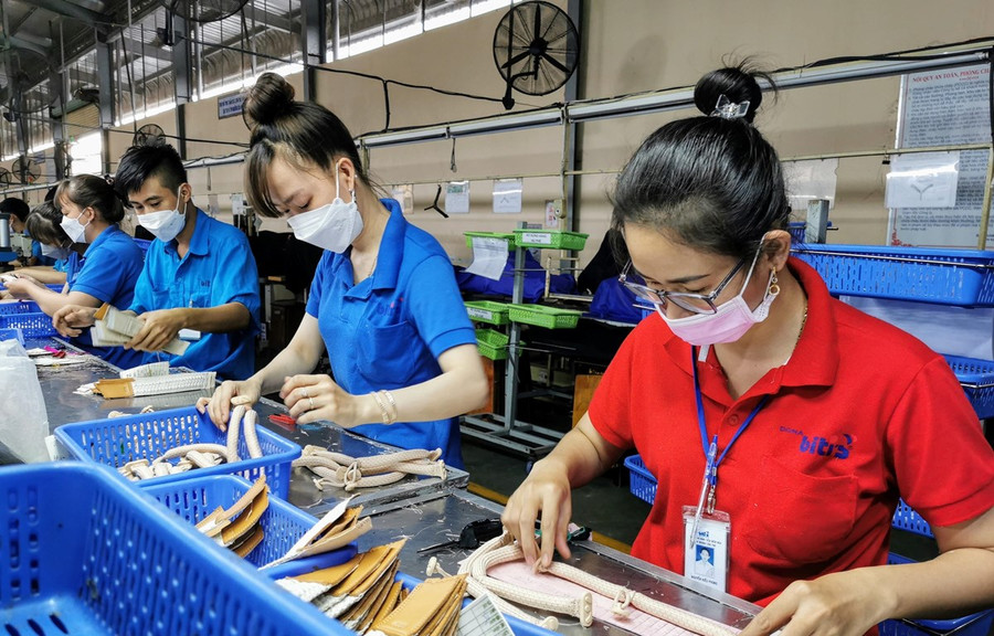 Chính phủ yêu cầu tiếp tục đẩy mạnh cải cách hành chính; rà soát, đơn giản hoá thủ tục hành chính, cải thiện môi trường đầu tư kinh doanh. Ảnh minh họa, nguồn internet Chính phủ yêu cầu tiếp tục đẩy mạnh cải cách hành chính; rà soát, đơn giản hoá thủ tục hành chính, cải thiện môi trường đầu tư kinh doanh. Ảnh minh họa, nguồn internet