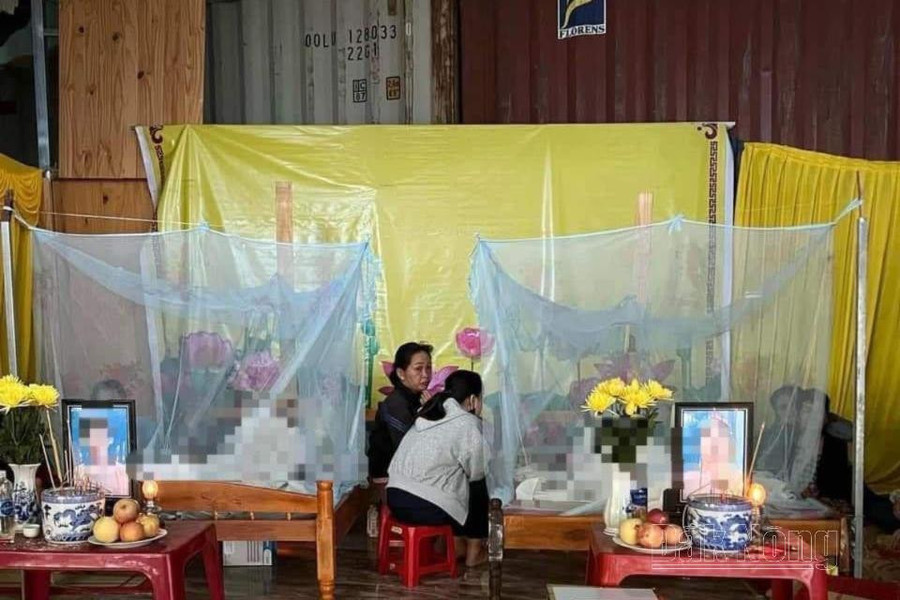 Gia đình tổ chức lễ tang cho 2 nạn nhân là 2 anh em trong vụ tai nạn sáng 25/7