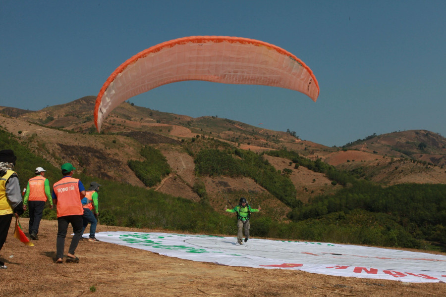 Màn hạ cánh của các phi công. ẢNH ĐỨC NHẬT