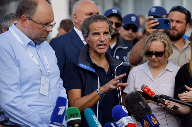 Ông Rafael Grossi, tổng giám đốc Cơ quan Năng lượng Nguyên tử Quốc tế, phát biểu sau khi đến thăm nhà máy điện hạt nhân ở khu vực Kursk. Ảnh: Reuters