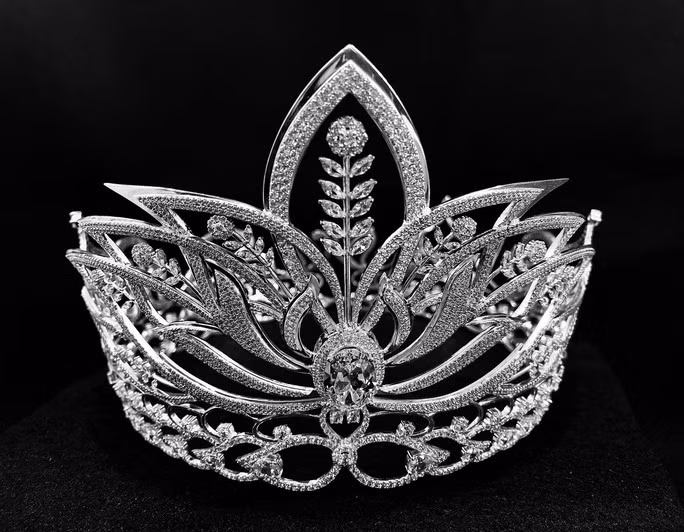 Cận cảnh vương miện trị giá 2 tỉ đồng của Hoa hậu du lịch bản sắc Việt Nam 2023 Cận cảnh vương miện trị giá 2 tỉ đồng của Hoa hậu du lịch bản sắc Việt Nam 2023