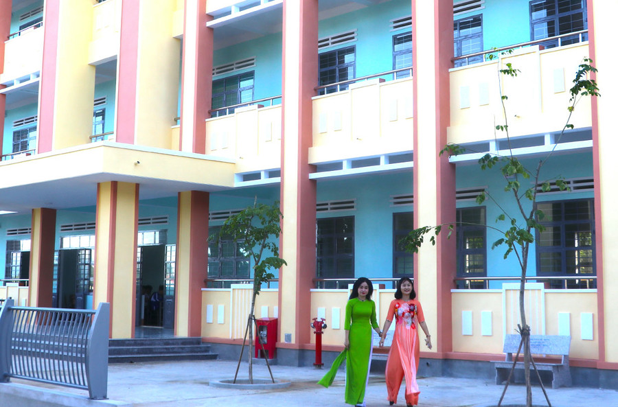 Nhờ đẩy nhanh tiến độ thi công nên công trình Trường THCS Đề Thám (phường Tây Sơn, thị xã An Khê) xong trước gần 3 tháng, kịp thời đưa vào sử dụng trong năm học 2023-2024. Ảnh: A.P