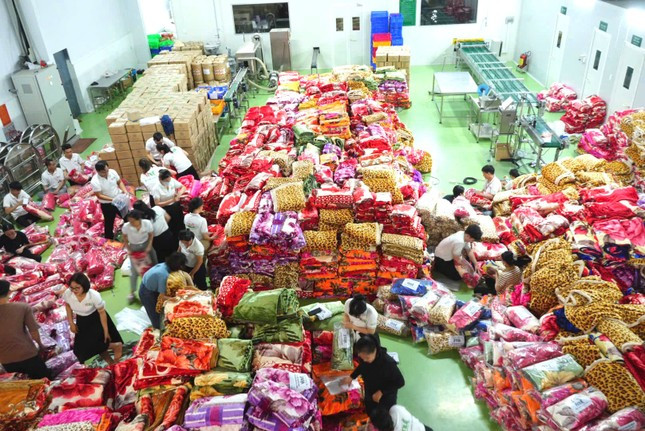 Doanh nghiệp chuẩn bị hàng trăm tấn hàng hóa ủng hộ đồng bào bị bão lụt Doanh nghiệp chuẩn bị hàng trăm tấn hàng hóa ủng hộ đồng bào bị bão lụt