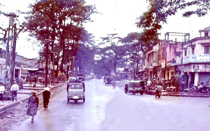 Những chiếc xe lam là một phần ký ức của người dân phố núi Pleiku (ảnh tư liệu do ông Nguyễn Quang Hiền sưu tầm).