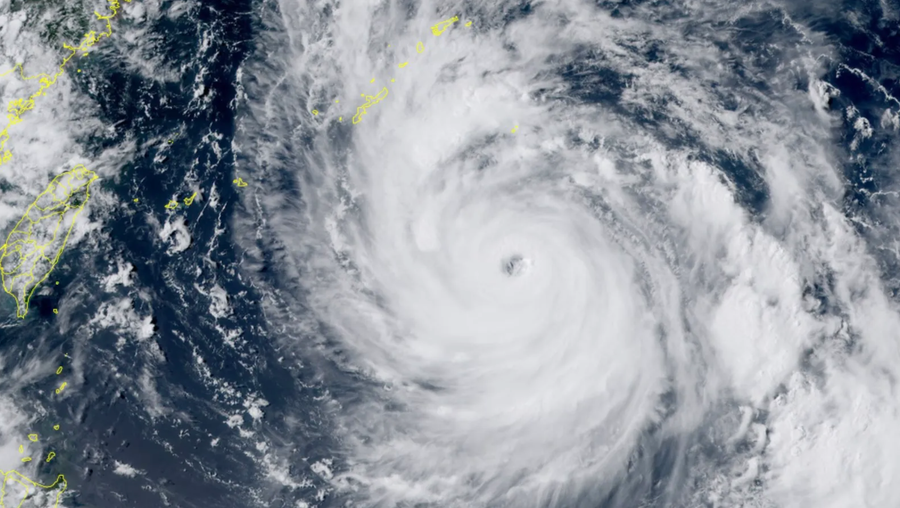 Bão Khanun gần quần đảo Kyushu của Nhật Bản, bao gồm Okinawa (ở giữa trên cùng). Ảnh: RAMMB/CIRA/CSU Bão Khanun gần quần đảo Kyushu của Nhật Bản, bao gồm Okinawa (ở giữa trên cùng). Ảnh: RAMMB/CIRA/CSU