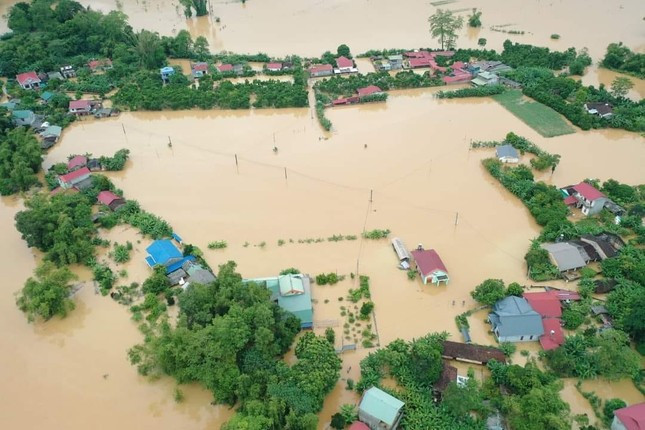 Mưa lớn cũng khiến nước sông, suối tại huyện Hòa An, tỉnh Cao Bằng dâng cao, gây ngập úng nhiều nhà dân. Mưa lớn cũng khiến nước sông, suối tại huyện Hòa An, tỉnh Cao Bằng dâng cao, gây ngập úng nhiều nhà dân.