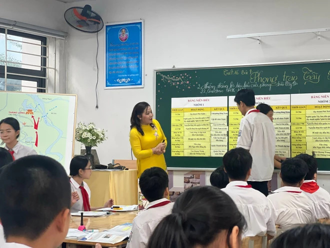 Giờ học môn Lịch sử của cô Vân và các học trò. (Ảnh: NVCC)