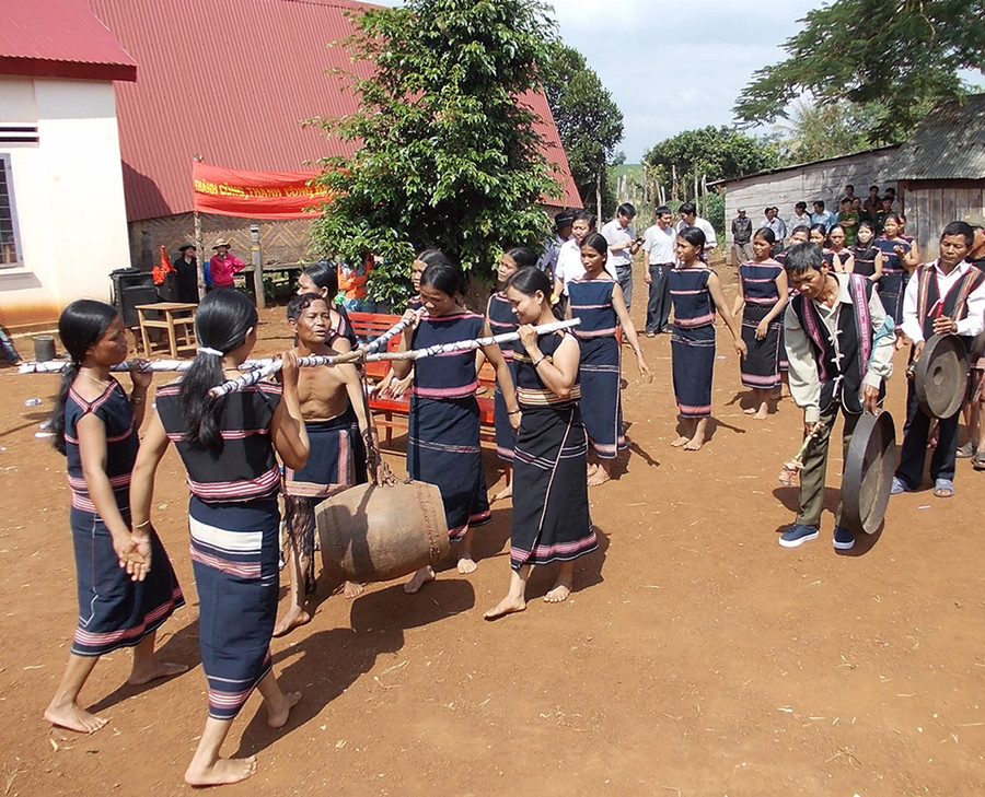 Sinh hoạt văn hóa truyền thống tại xã Kon Chiêng, huyện Mang Yang. Ảnh: Thanh Nhật Sinh hoạt văn hóa truyền thống tại xã Kon Chiêng, huyện Mang Yang. Ảnh: Thanh Nhật