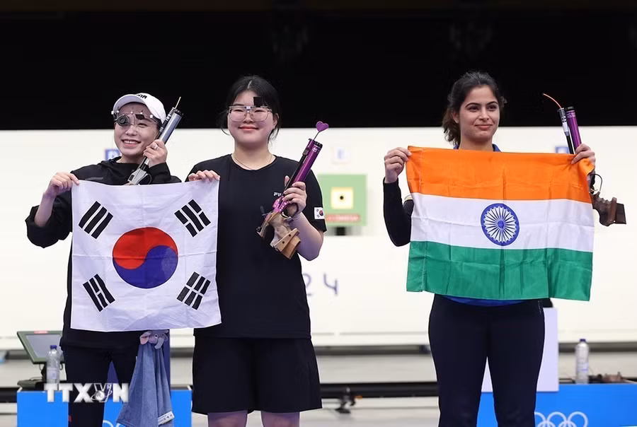 Ở nội dung 10m súng ngắn hơi nữ, Oh Ye Jin (Hàn Quốc, giữa) đoạt HCV với 243,2 điểm, lập kỷ lục của Olympic. (Ảnh: Hoàng Linh/TTXVN) Ở nội dung 10m súng ngắn hơi nữ, Oh Ye Jin (Hàn Quốc, giữa) đoạt HCV với 243,2 điểm, lập kỷ lục của Olympic. (Ảnh: Hoàng Linh/TTXVN)
