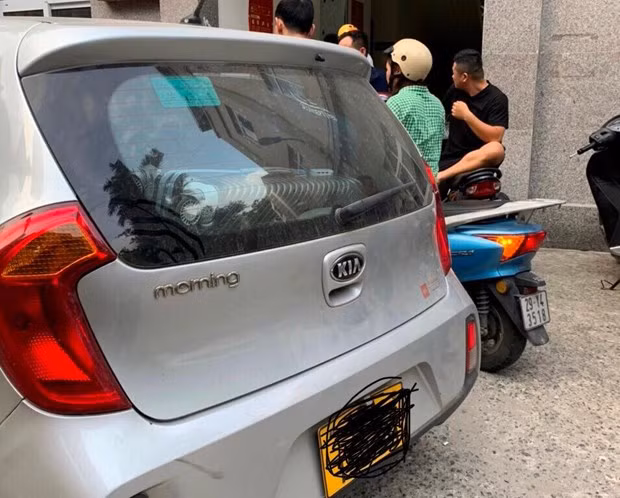 Đối tượng thuê xe ôtô để thực hiện phát tán tin nhắn rác. (Ảnh: Cục Tần số vô tuyến điện)