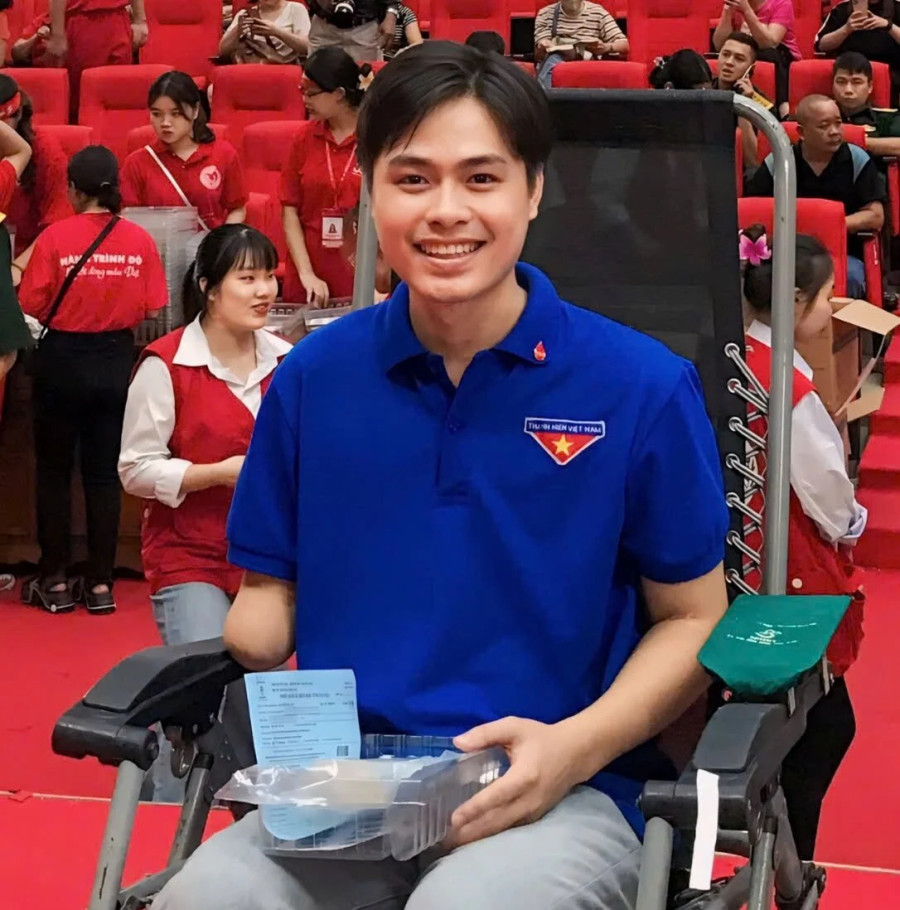 Chàng trai trẻ tích cực tham gia hoạt động tình nguyện. (Ảnh: NVCC) Chàng trai trẻ tích cực tham gia hoạt động tình nguyện. (Ảnh: NVCC)