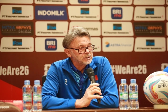 HLV Philippe Troussier. Ảnh: NLĐO