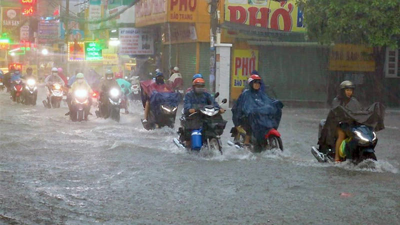 Mưa lớn cục bộ có thể gây ngập úng tại các vùng trũng, thấp, lũ quét trên các sông, suối nhỏ, sạt lở đất trên sườn dốc (ảnh minh họa, nguồn NDO) Mưa lớn cục bộ có thể gây ngập úng tại các vùng trũng, thấp, lũ quét trên các sông, suối nhỏ, sạt lở đất trên sườn dốc (ảnh minh họa, nguồn NDO)