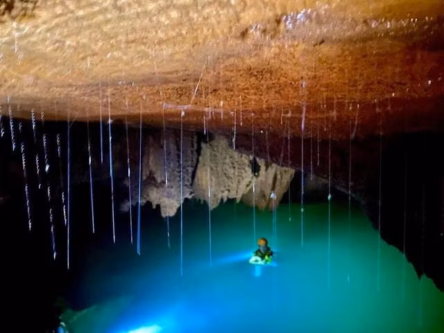 Sắp tới đoàn sẽ trở lại khu vực này để khám phá kỹ hơn hồ Lơ Lửng. Ảnh: B.H