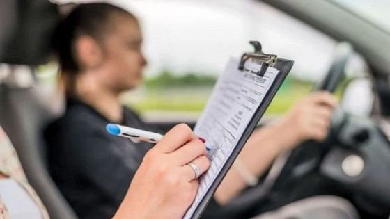 Giáo viên dạy thực hành lái xe ô tô phải có chứng chỉ nghiệp vụ sư phạm (ảnh minh họa) Giáo viên dạy thực hành lái xe ô tô phải có chứng chỉ nghiệp vụ sư phạm (ảnh minh họa)