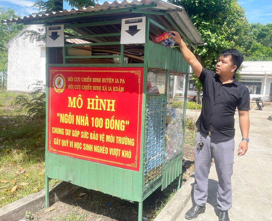 Mô hình “Ngôi nhà 100 đồng” của Hội Cựu chiến binh xã Ia Kdăm được đông đảo cán bộ, công chức xã cũng như hội viên cựu chiến binh hưởng ứng nhiệt tình. Ảnh: V.C