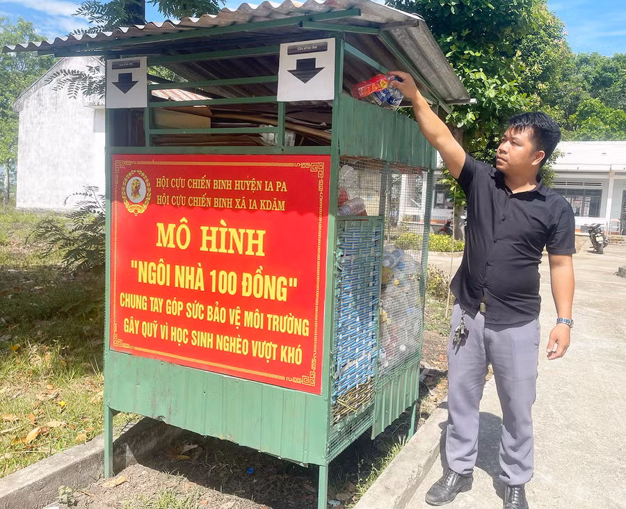 Mô hình “Ngôi nhà 100 đồng” của Hội Cựu chiến binh xã Ia Kdăm được đông đảo cán bộ, công chức xã cũng như hội viên cựu chiến binh hưởng ứng nhiệt tình. Ảnh: V.C