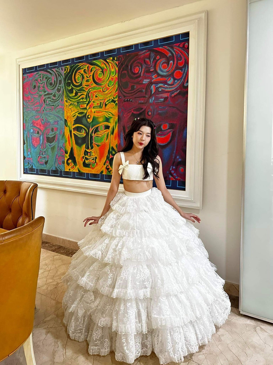 Nếu như ở vòng casting, Diễm Hằng chỉ nhận được tấm vé bạc cân nhắc từ các giám khảo khó tính, thì sau 3 vòng liveshow trực tiếp trên sóng truyền hình gần như ban giám khảo đều đã có sự thay đổi về nhận định của mình ở cô gái trẻ này.Ảnh: NVCC